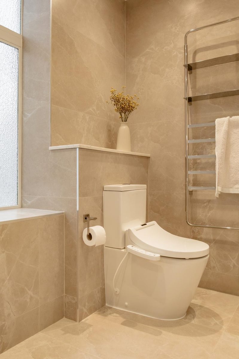 Wall-hung smart toilet with chrome towel radiator