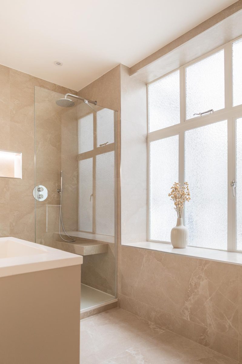Freestanding bath with walk-in shower and sash window