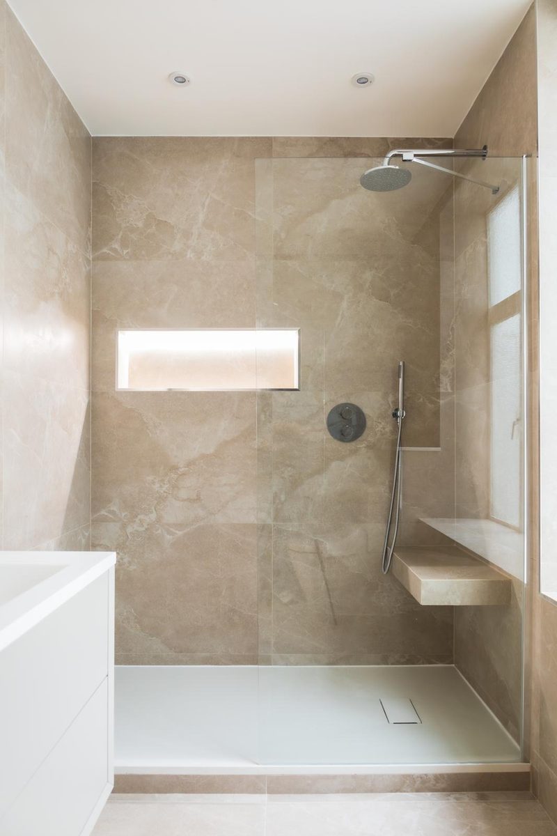 Walk-in shower with rainfall head and window slot