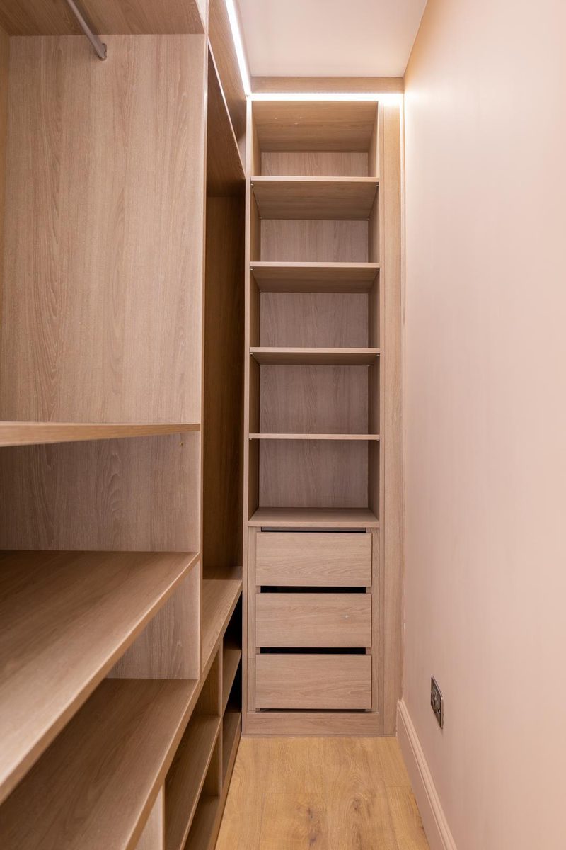 Oak wardrobe with LED lighting and drawers